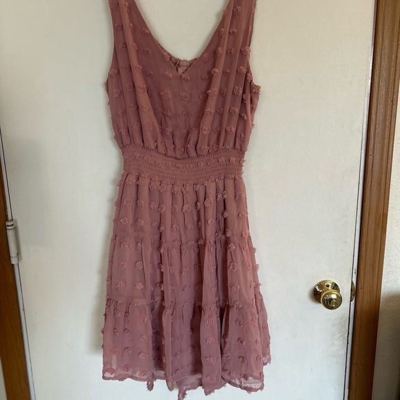 Dusty pink Emerald Sundae Spring
Dress XL keyhole cut out at lower back - Picture 1 of 9